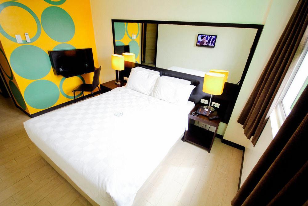 Go Hotels Puerto Princesa Exteriör bild