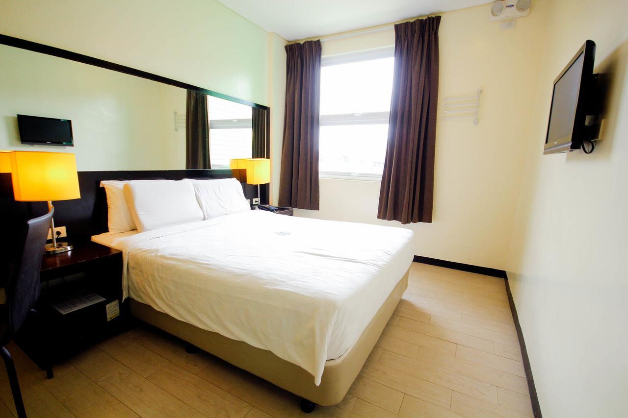 Go Hotels Puerto Princesa Exteriör bild