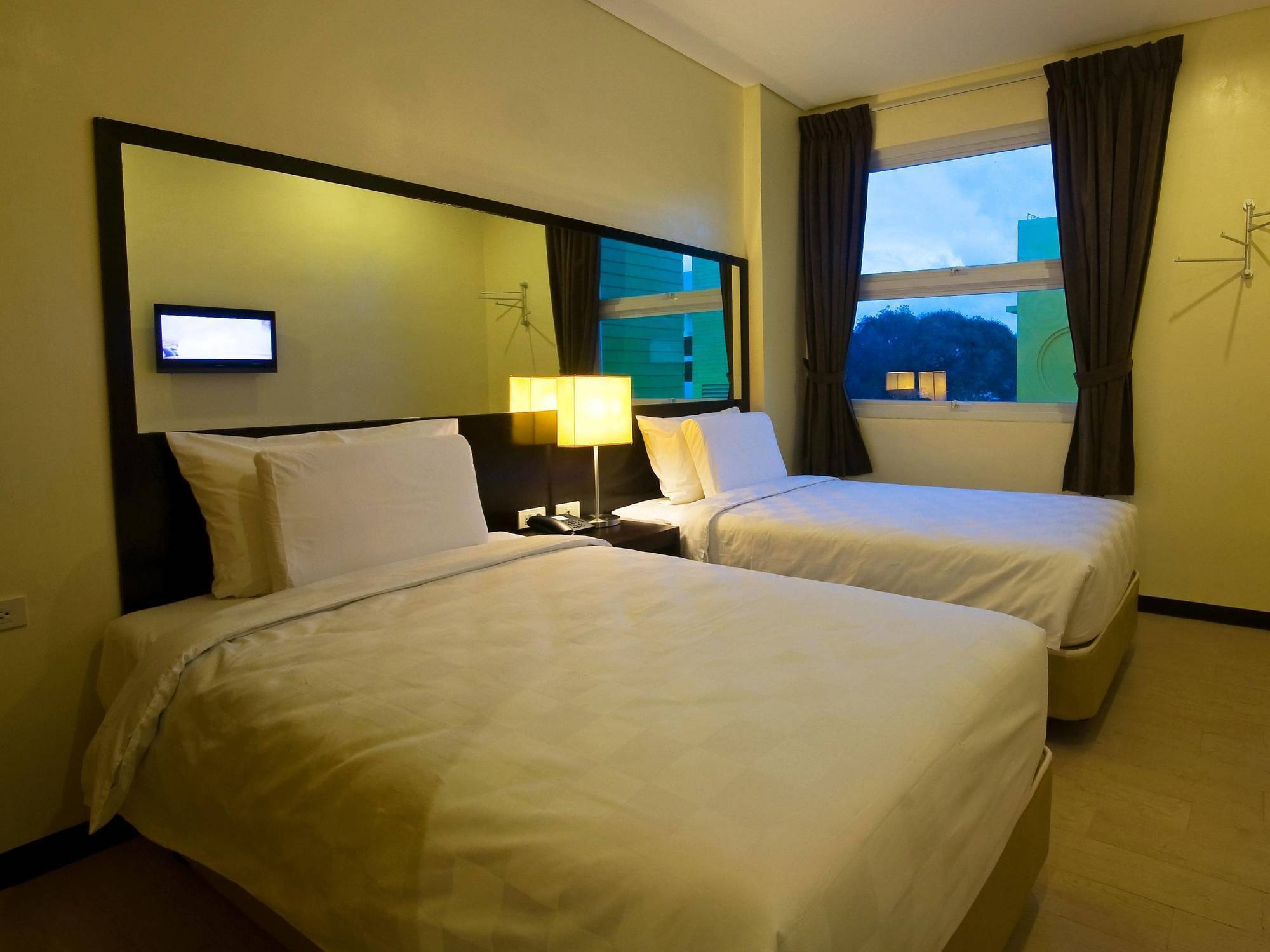 Go Hotels Puerto Princesa Exteriör bild